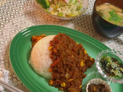 ココナッツオイルとスパイスたっぷりキーマカレー